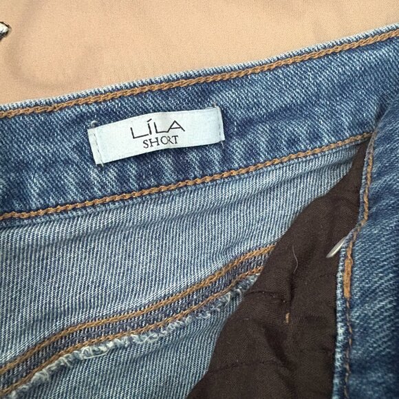 Sofia Jeans Mid Rise Medium Wash Distressed Denium Shorts Women's Size 18 - Picture 2 of 15